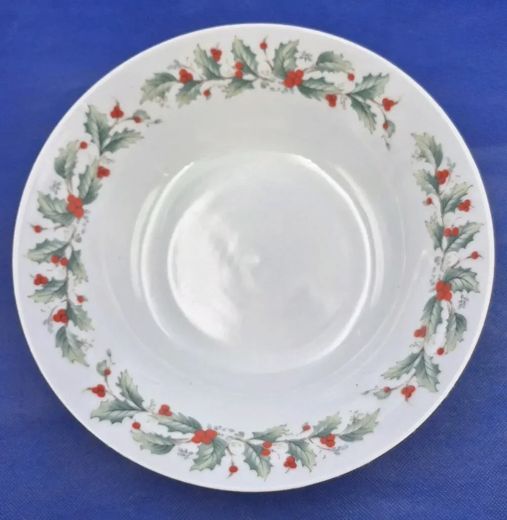 China Pearl NOEL Serving Bowl Holly Berries Gold Trim 9.5x2.5